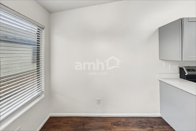 Photo - 16563 W Melvin St