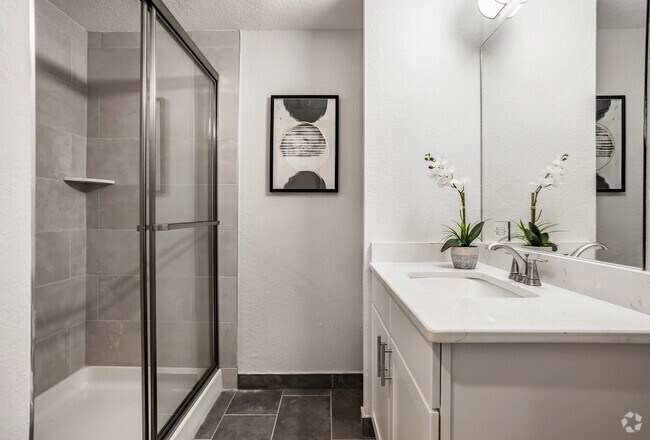 2BR, 2BA - 1,073SF