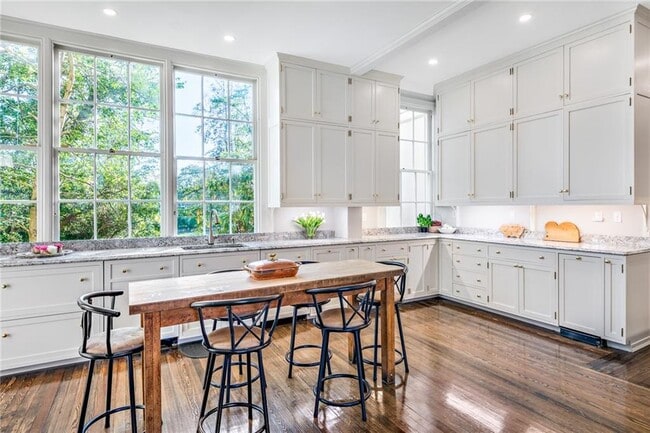 115 Narragansett Ave