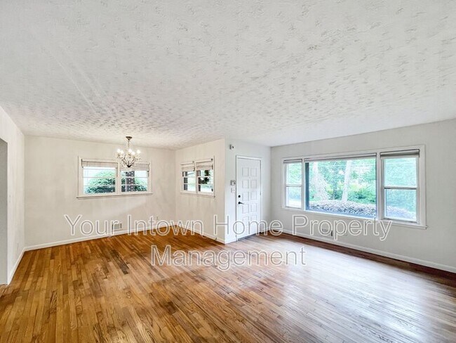 Photo - 1597 Stanford Way