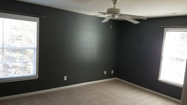 Photo - Nice condo, top floor, convenient to hospitals and shopping