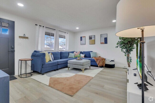 Building Photo - 6558 Penick Dr Rental