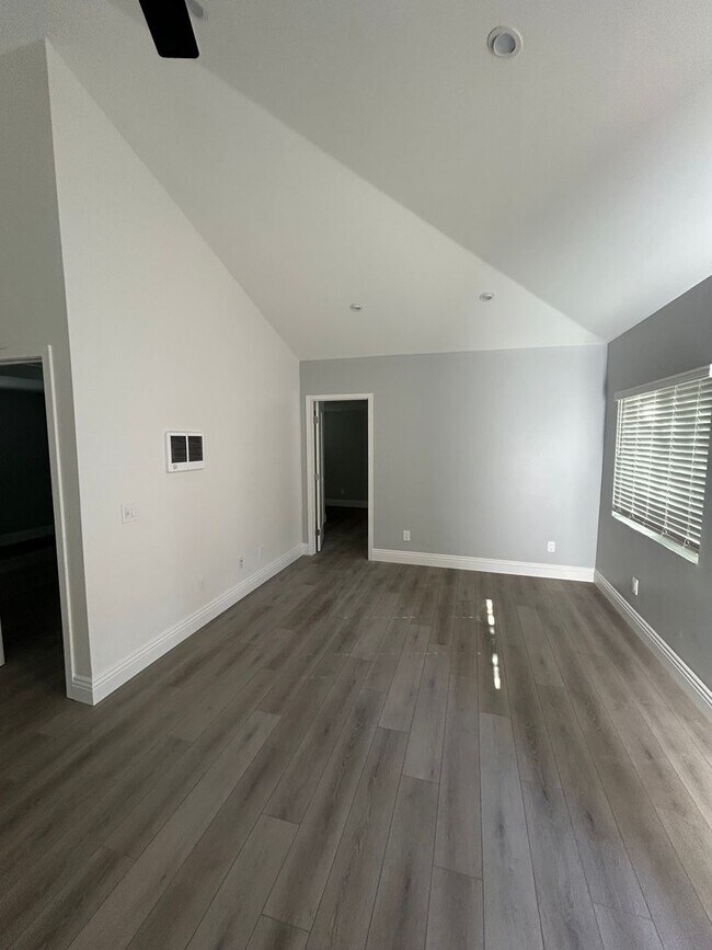 Photo - 3924-3926 Third Ave Unit 3920