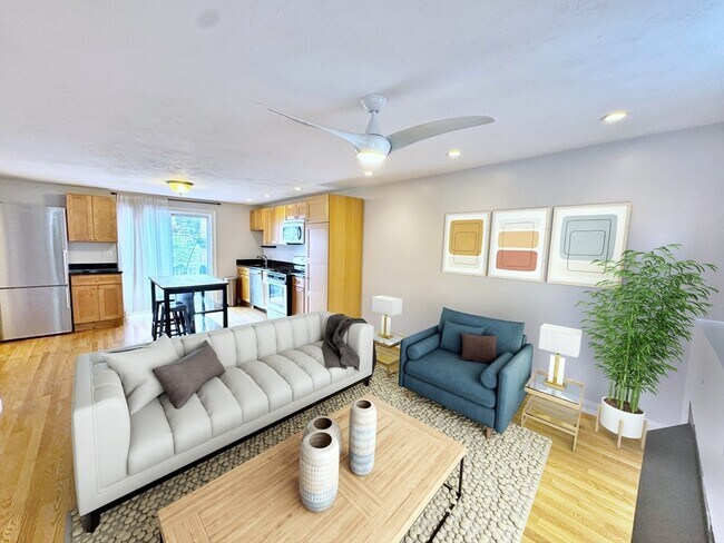 Building Photo - 364 Sumner St Unit 2 Rental