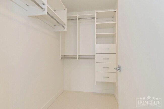 Photo - Beautiful 2 Bed + Flex Condo in White Rock! Unit 1302