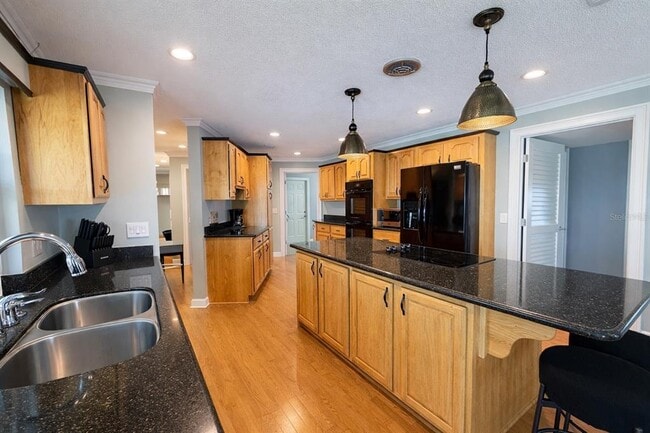 Photo - 615 Harbor Is