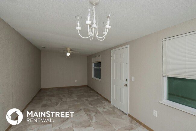 Photo - 875 Doat St SE