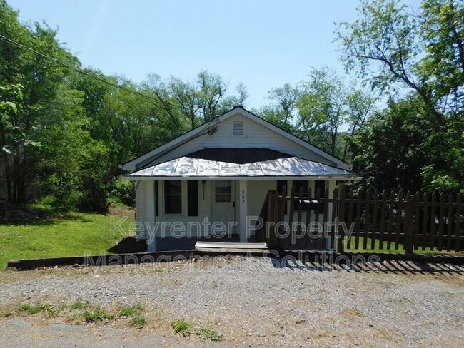 Building Photo - 202 Wilson Ave