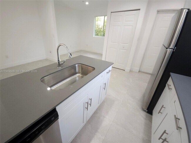 Photo - 580 NW 34th St Unit 3