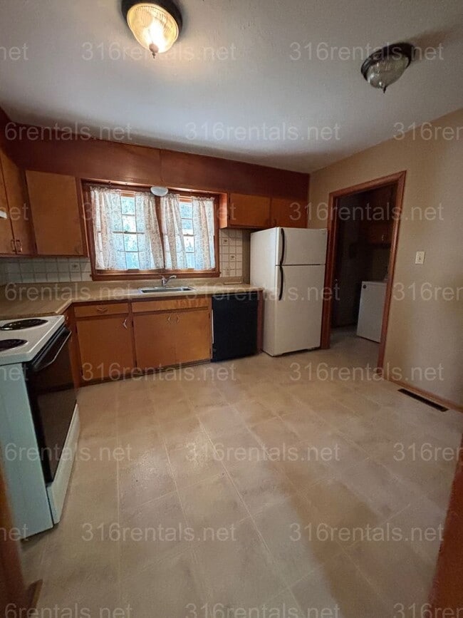 Photo - Two bedroom one bath duplex available now!