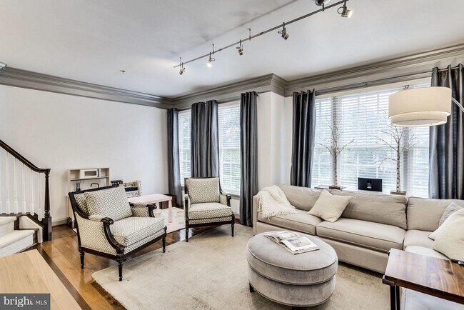 Photo - 385 Cameron Station Blvd