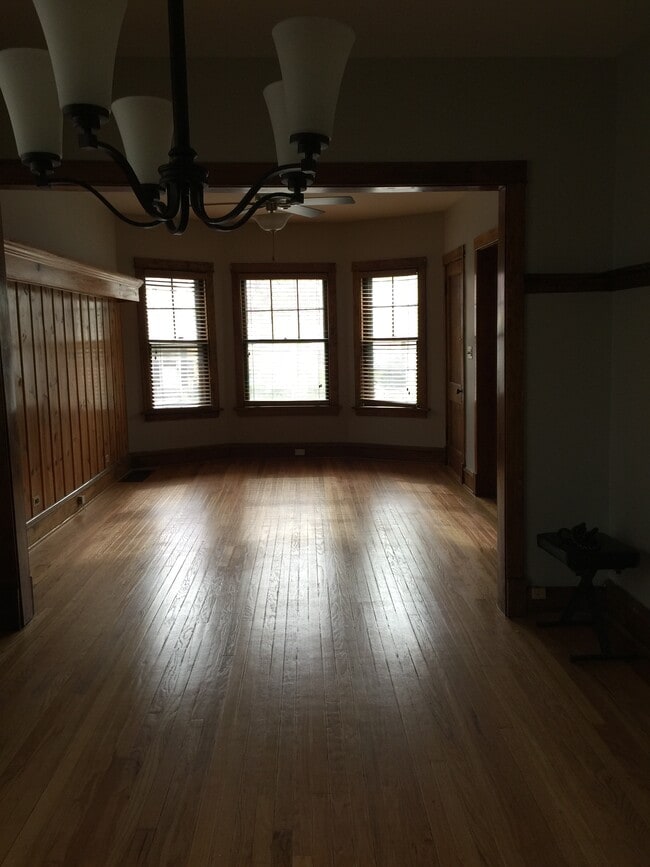 Building Photo - 926 Circle Ave Unit 1