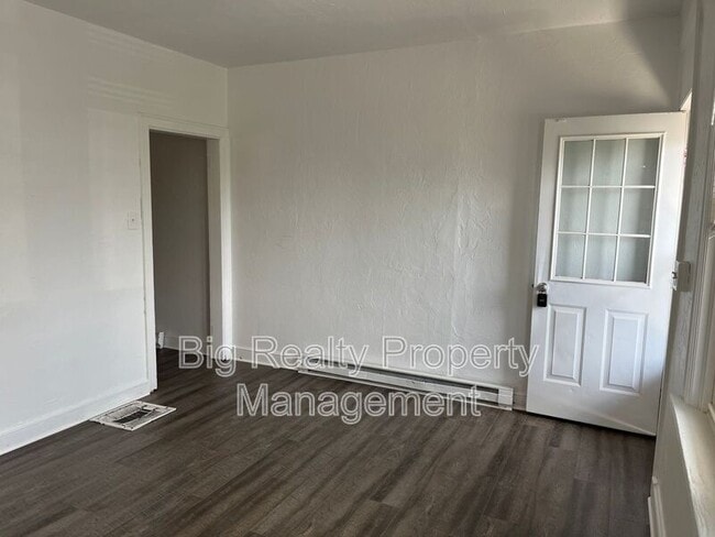 Photo - 119 E Scull St