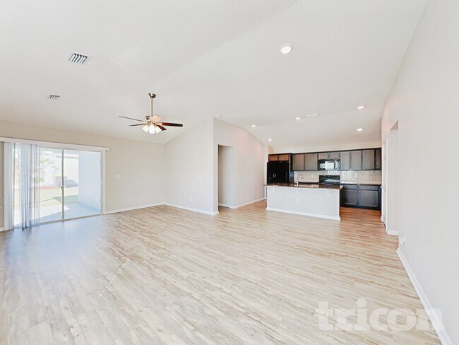 Photo - 8096 Hind Wy