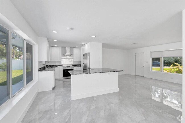 Building Photo - 918 NE 24th Ave Rental
