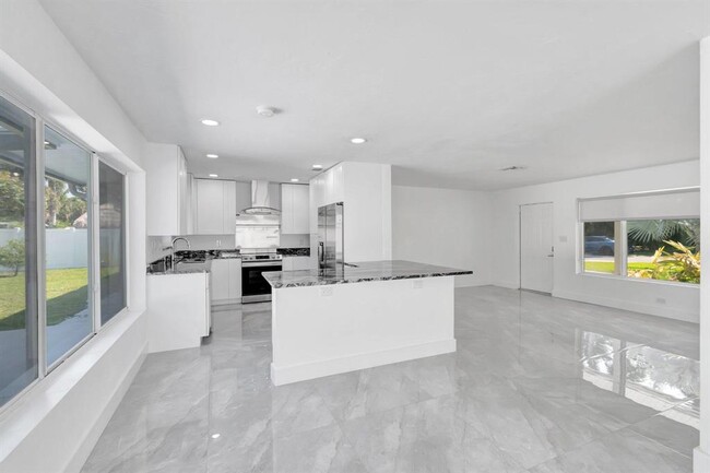 Photo - 918 NE 24th Ave Casa