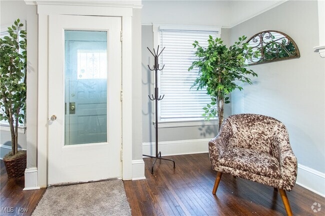 Building Photo - 10605 Ashbury Ave Rental
