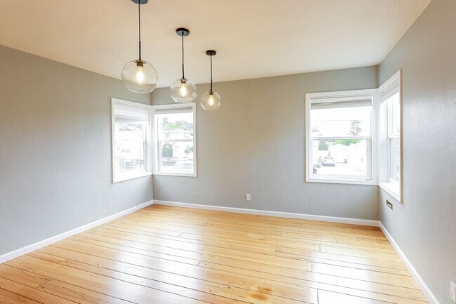 Photo - Beautiful 3 Bedroom Home In Millsmont!