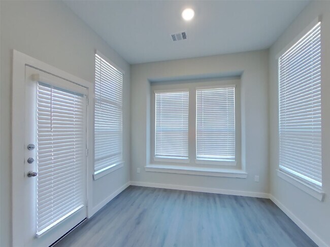 Photo - 2415 Cohorn Trl