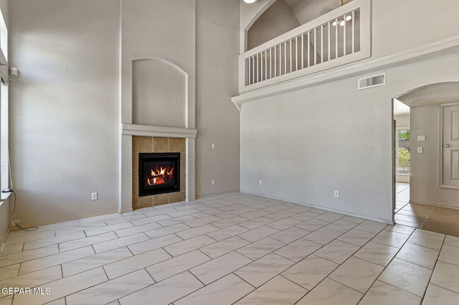 Photo - 409 Desert Chicory St