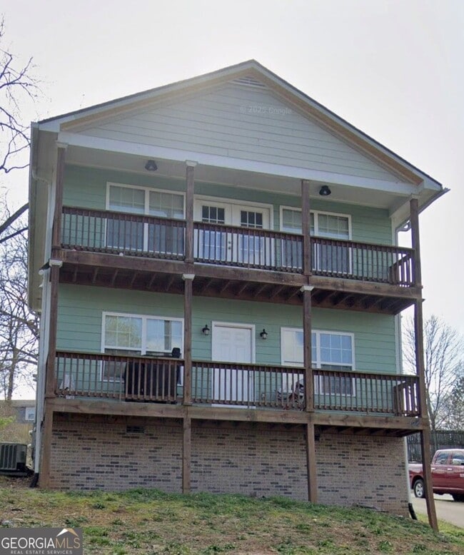Building Photo - 194 Strickland Ave