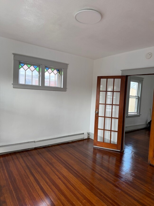 Photo - 219 Bond St Unit Apt