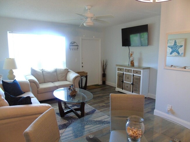 Building Photo - 309 Circle Dr S Unit S204