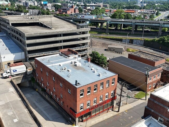 Building Photo - 61 Field St Rental