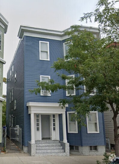 Building Photo - 630 Bennington St Rental