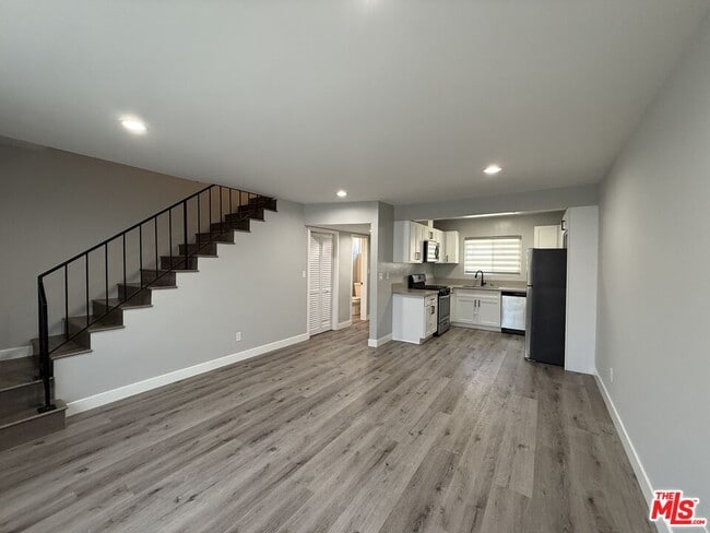 Building Photo - 1185 W 22nd St Unit 3 Rental