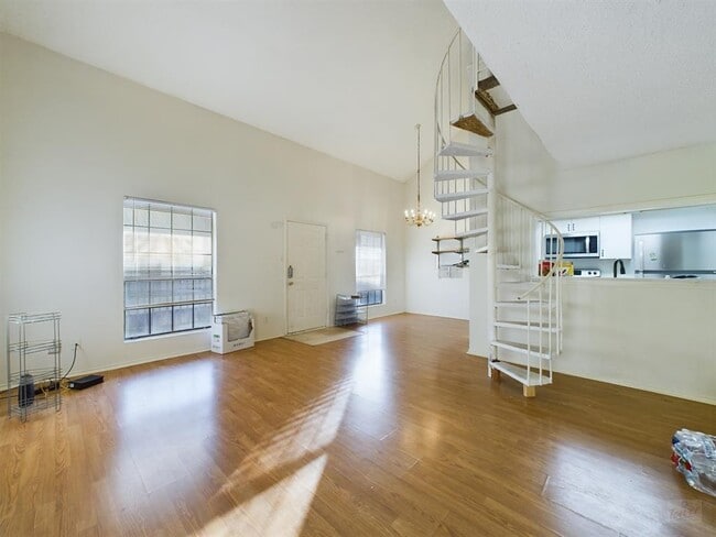 Photo - 2401 Leon St Unidad 303
