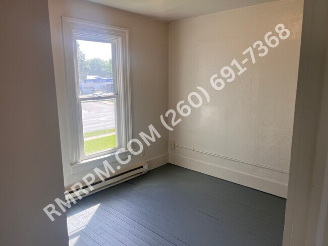 Photo - 129 E Woodland Ave