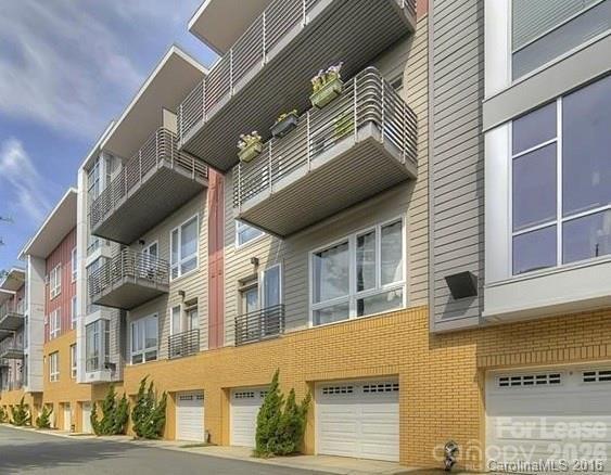 Building Photo - 2200 Lyndhurst Ave Unit 105