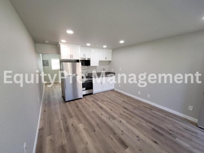 Building Photo - 7043 Pickering Ave