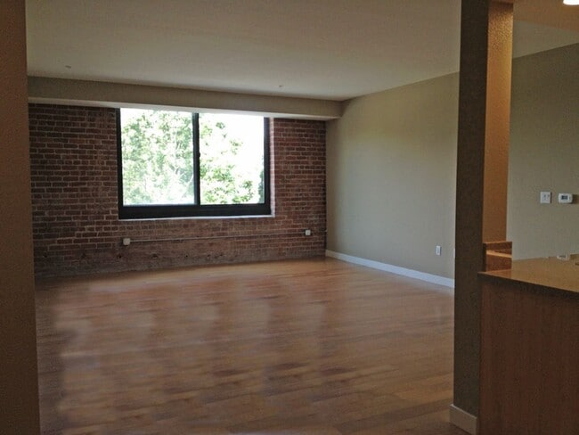 Photo - Huge 1 Bedroom Flat with Storage Locker and Original Brick Walls at Plant 51 Unidad 1128