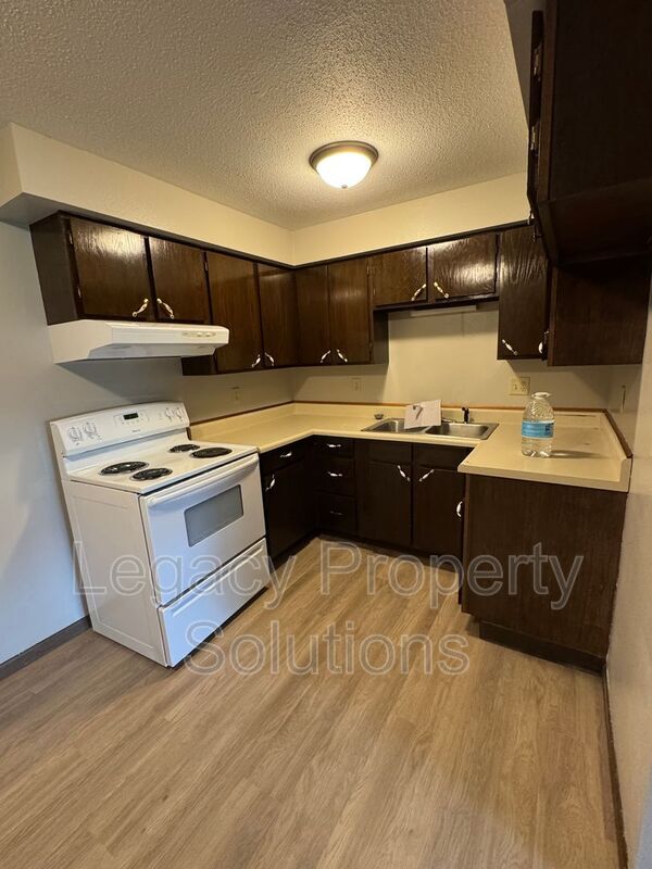 Photo - 206 1st St