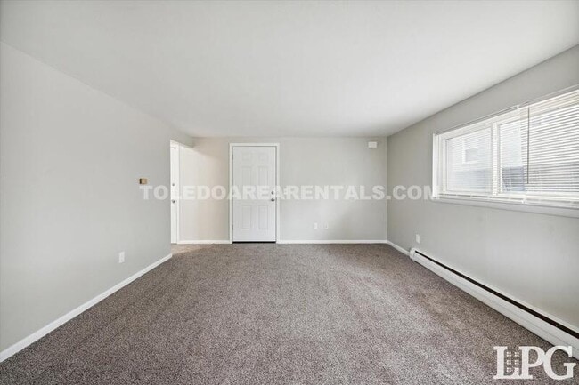 Photo - 3424 Douglas Rd Unit 3