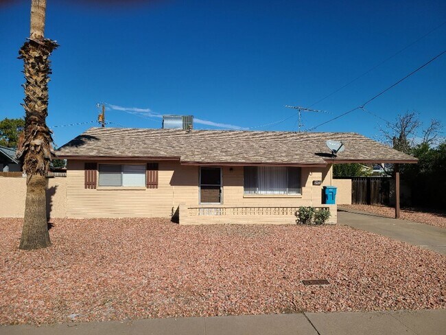 Building Photo - NO HOA-CONVENIENTLY LOCATED IN PHOENIX!