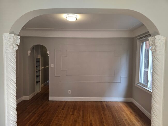 Photo - 1096 Beaconsfield Ave Unit 1S