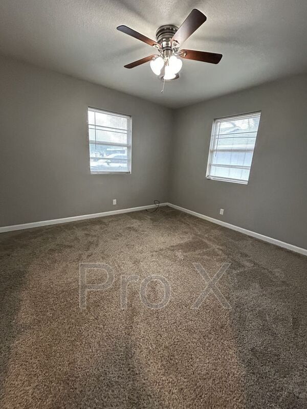 Photo - 1303 E 9th St Unit Apt B