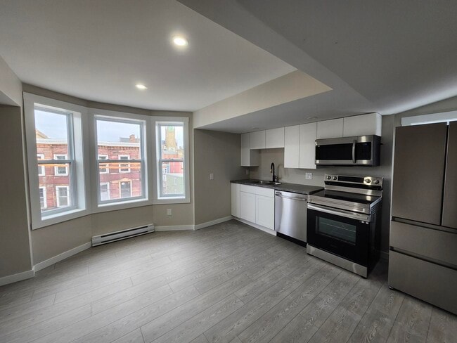 Building Photo - 24 Paddock St Unit 8