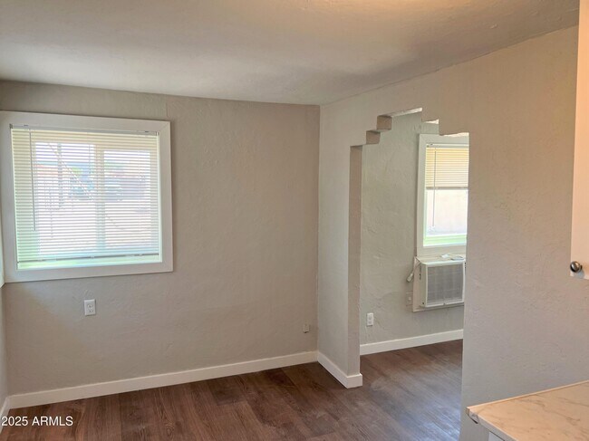 Photo - 1125 E Devonshire Ave Unidad 9