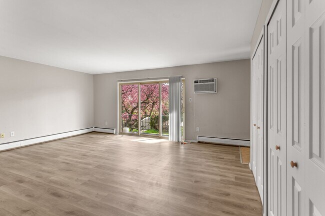 Photo - 2655 Maple (A) Unidad 14