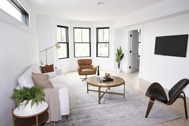 Photo - 331 Chelsea St Unidad 3