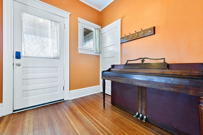 Photo - 835 E Boulder St House