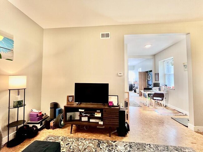 Photo - 851 Goodfellow Blvd Unidad B