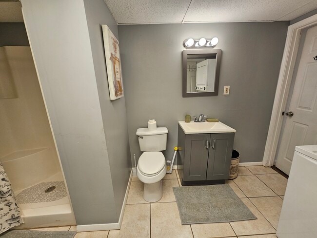 Bathroom with shower - 3150 Clifton Church Rd SE