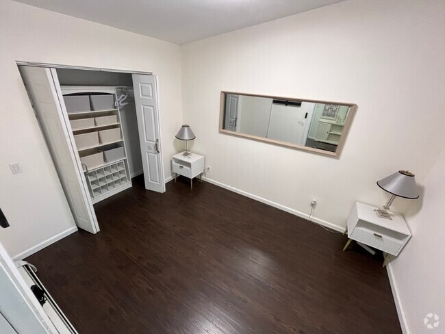 Building Photo - 4053 Express Dr N Unit Apartment