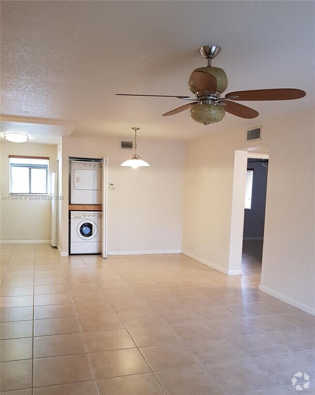 Building Photo - 509 Gardens Dr Unit 202 Rental