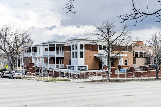 Building Photo - 1220 Mapleton Ave Unit 204